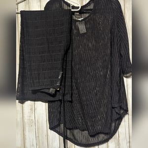 Jordan Taylor size medium swimsuit 2 piece cover up set.